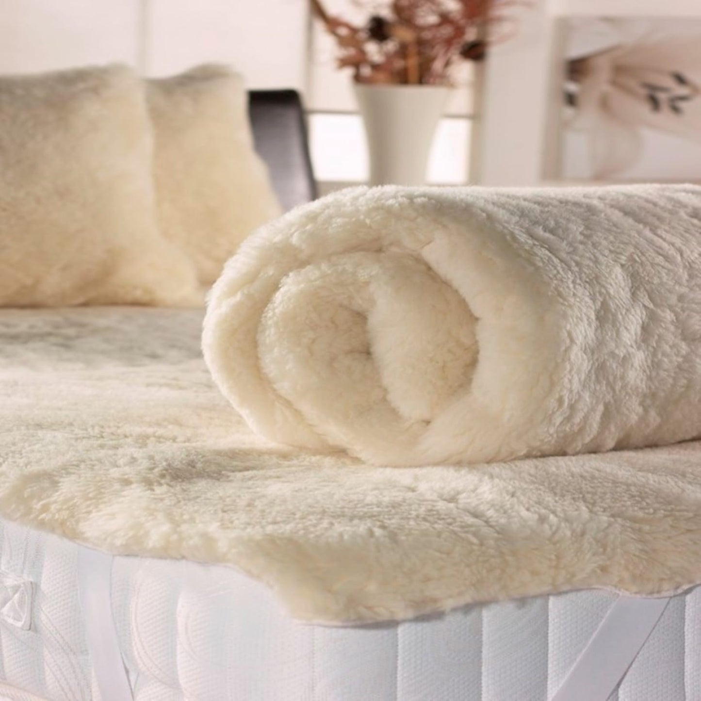 Natural merino wool mattress topper